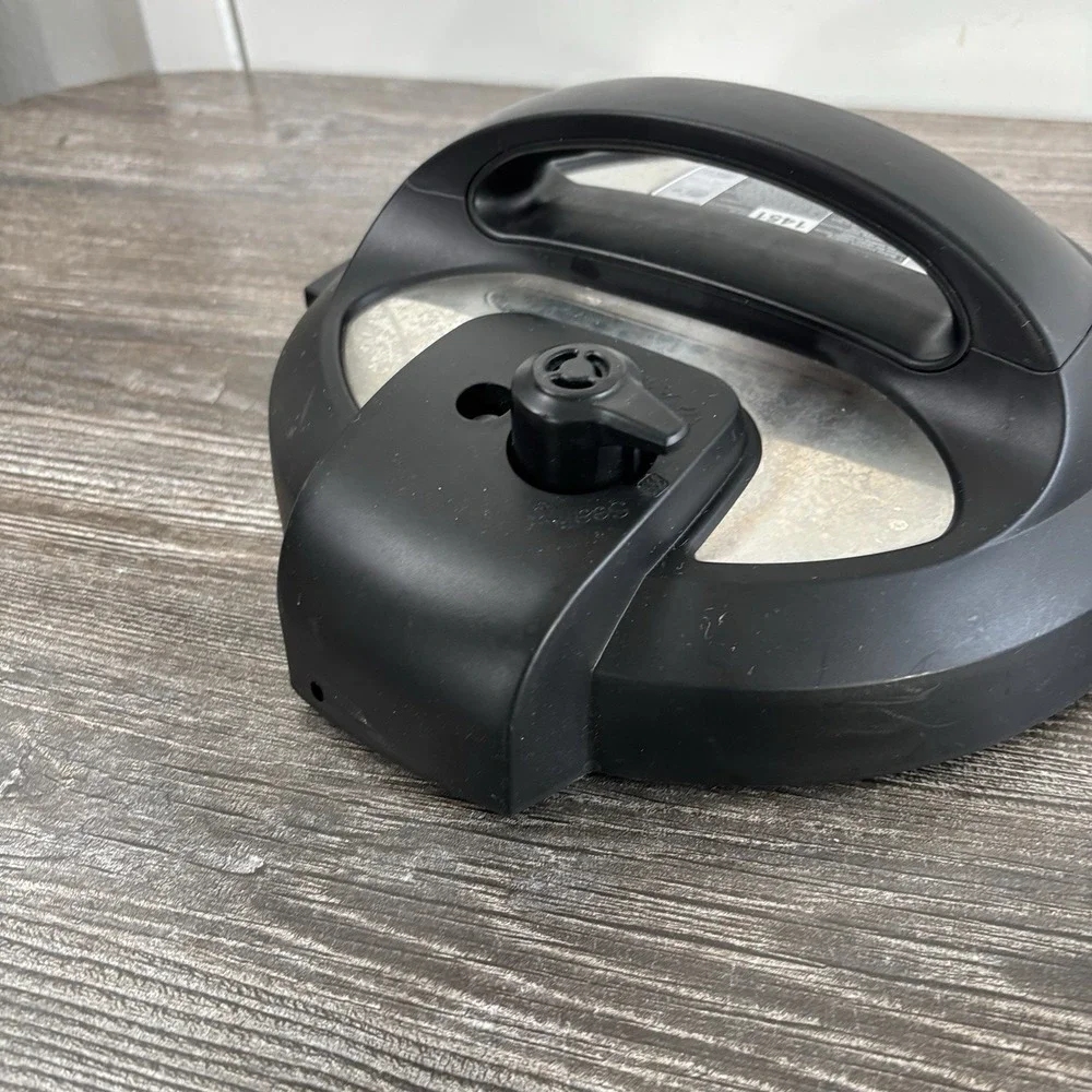 Instant Pot IP-DUO60 V3 6 qt Pressure Cooker Replacement Part Lid With Gasket